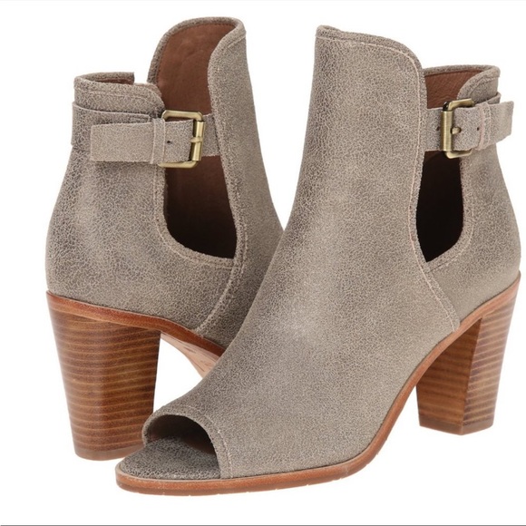 Donald J Pliner size 7.5 Kara Peep Toe Crackle Leather Ankle Bootie Heels Taupe - Picture 5 of 16